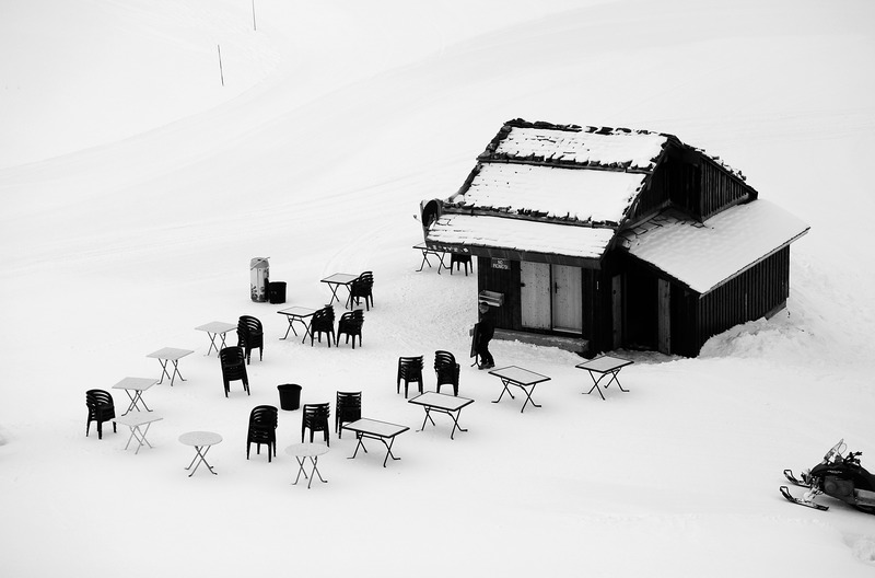 Papier peint Au milieu de la montagne